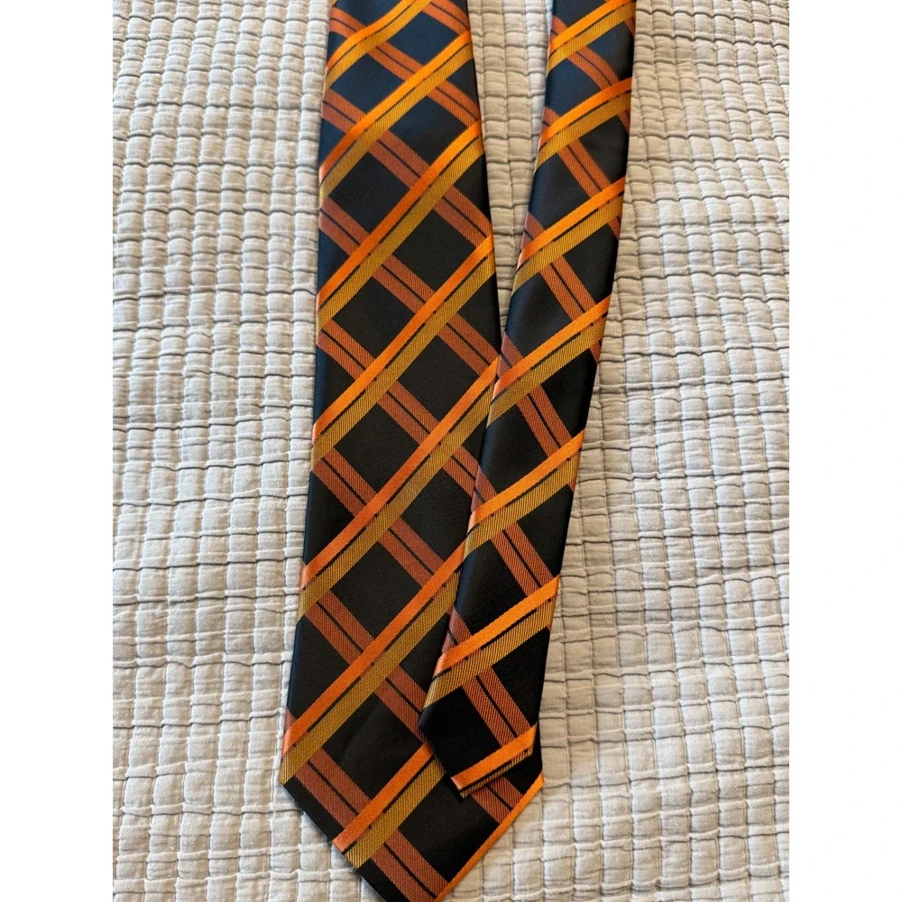 Barry.Wang Mens 100% Silk Plaid Necktie and Pocket Square Set Black Orange Gold